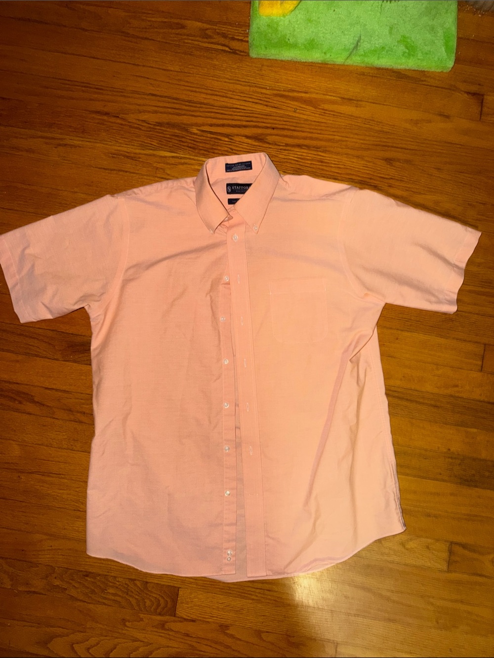Men’s Stafford Short-Sleeve Button-Down Shirt in Light Peach size 16 1/2 Large